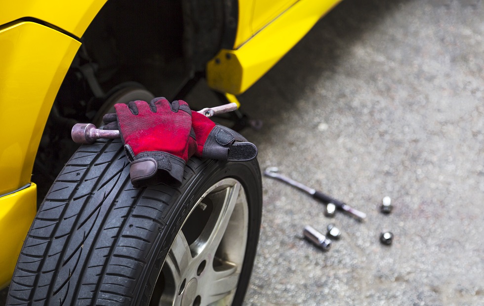 How to Change a Flat Tire in 10 Easy Steps